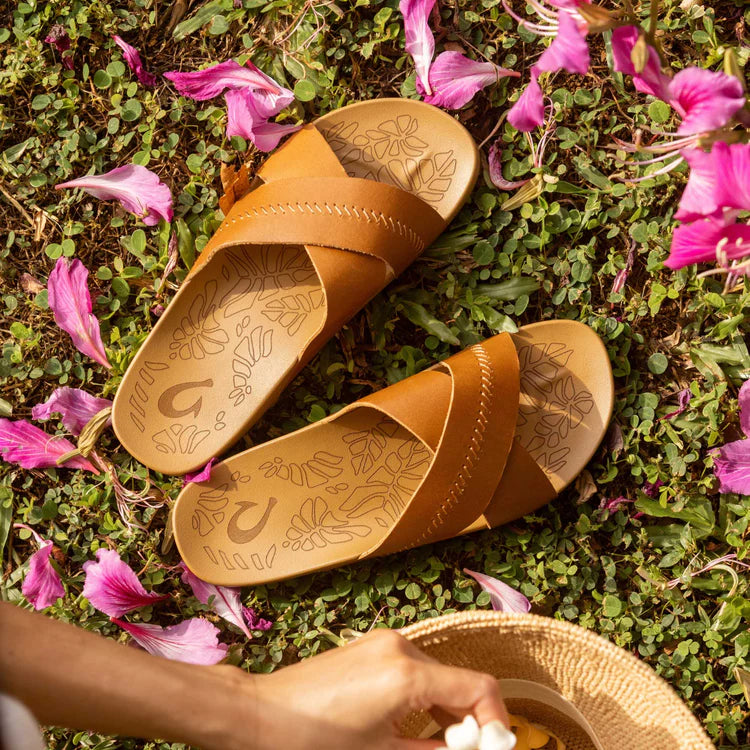 OluKai Women's Kīpe‘a ‘Olu Slide Sandals