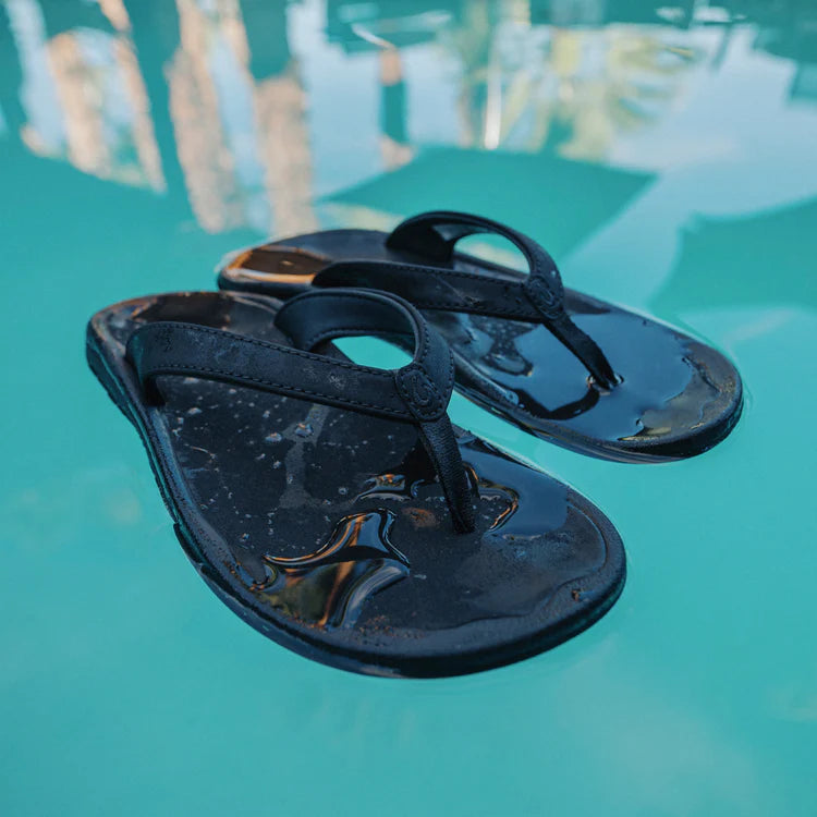 OluKai ʻOhana Lahi Women’s Beach Sandals