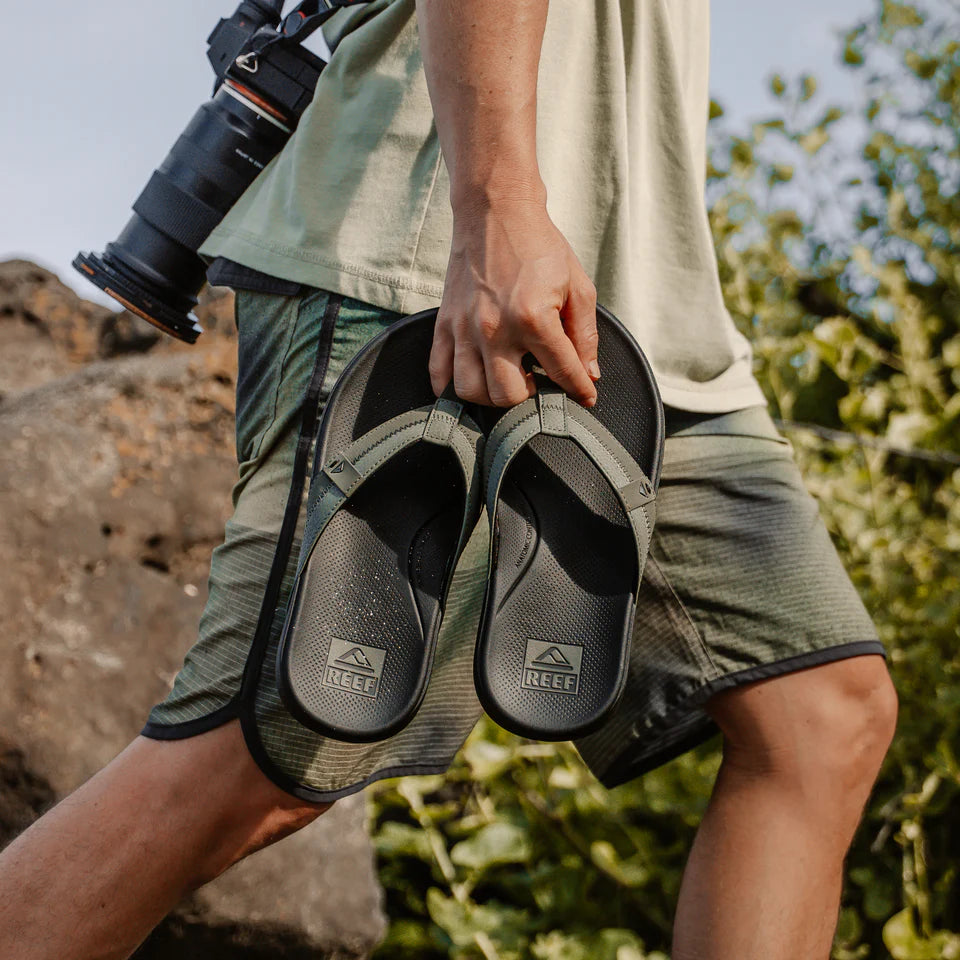 Reef Men’s Cushion Phantom 2.0 Flip-Flops
