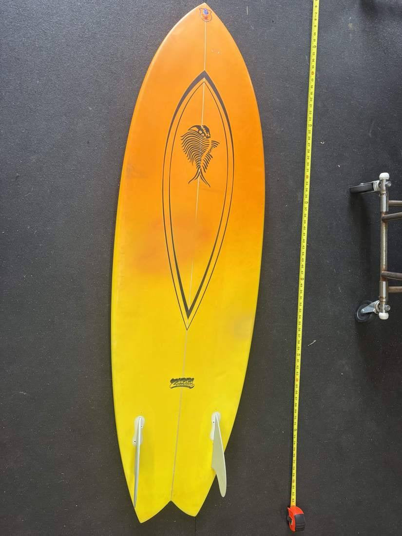 Zippi · 6'2" — Bottom nose up, tape right