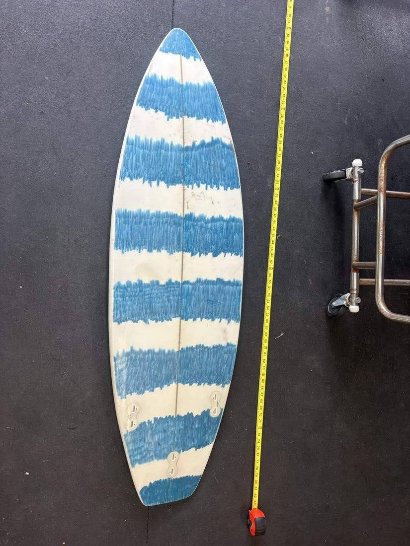 Custom · 5' 6" — Bottom; nose up and tape on right