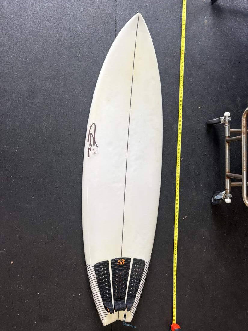 Surfglass · 5' 9" Deck; nose up; yellow tape right
