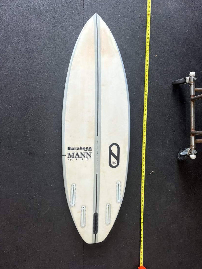 Barahona / Mannkine · 4' 10" Bottom, nose up, tape right
