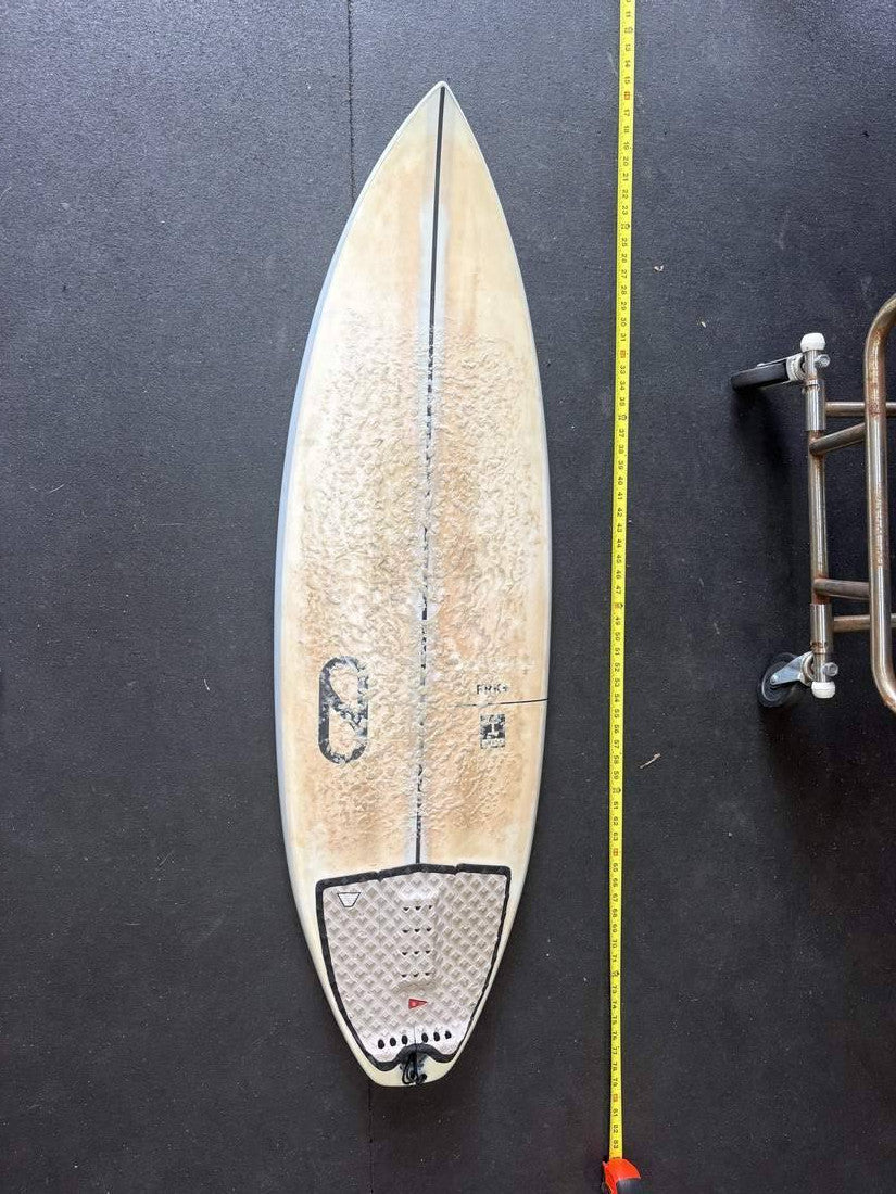 Barahona / Mannkine · 4' 10" Deck, nose up, tape right