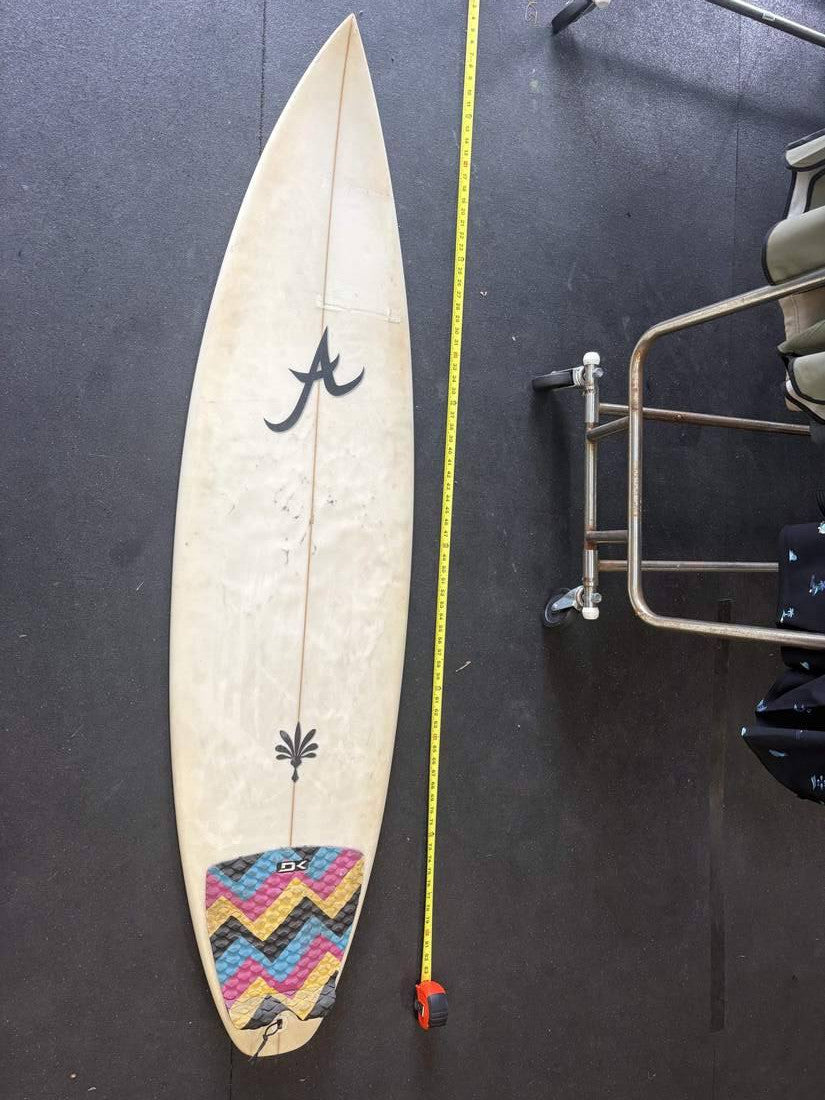 GSI · 6' 4" Deck, nose up, tape right