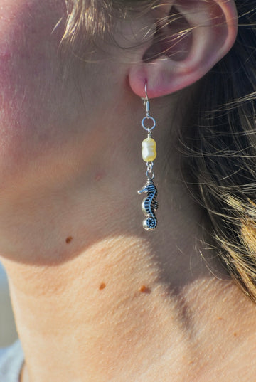 BO SEA HORSE WITH PENDANT EARRINGS